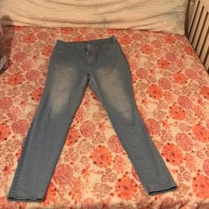 High waisted skinny jeans😻